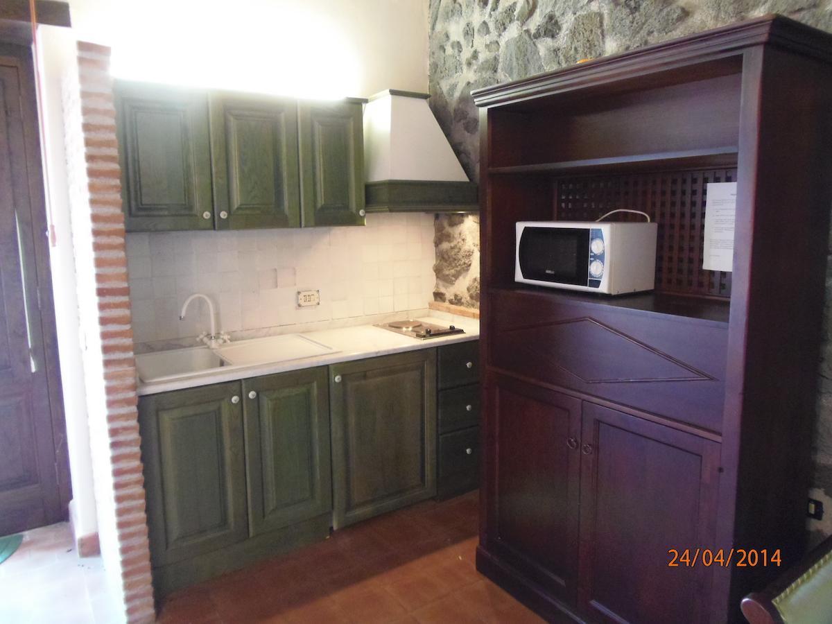 Le Cisterne Dell'Etna Otel Calcerana-Marina Oda fotoğraf